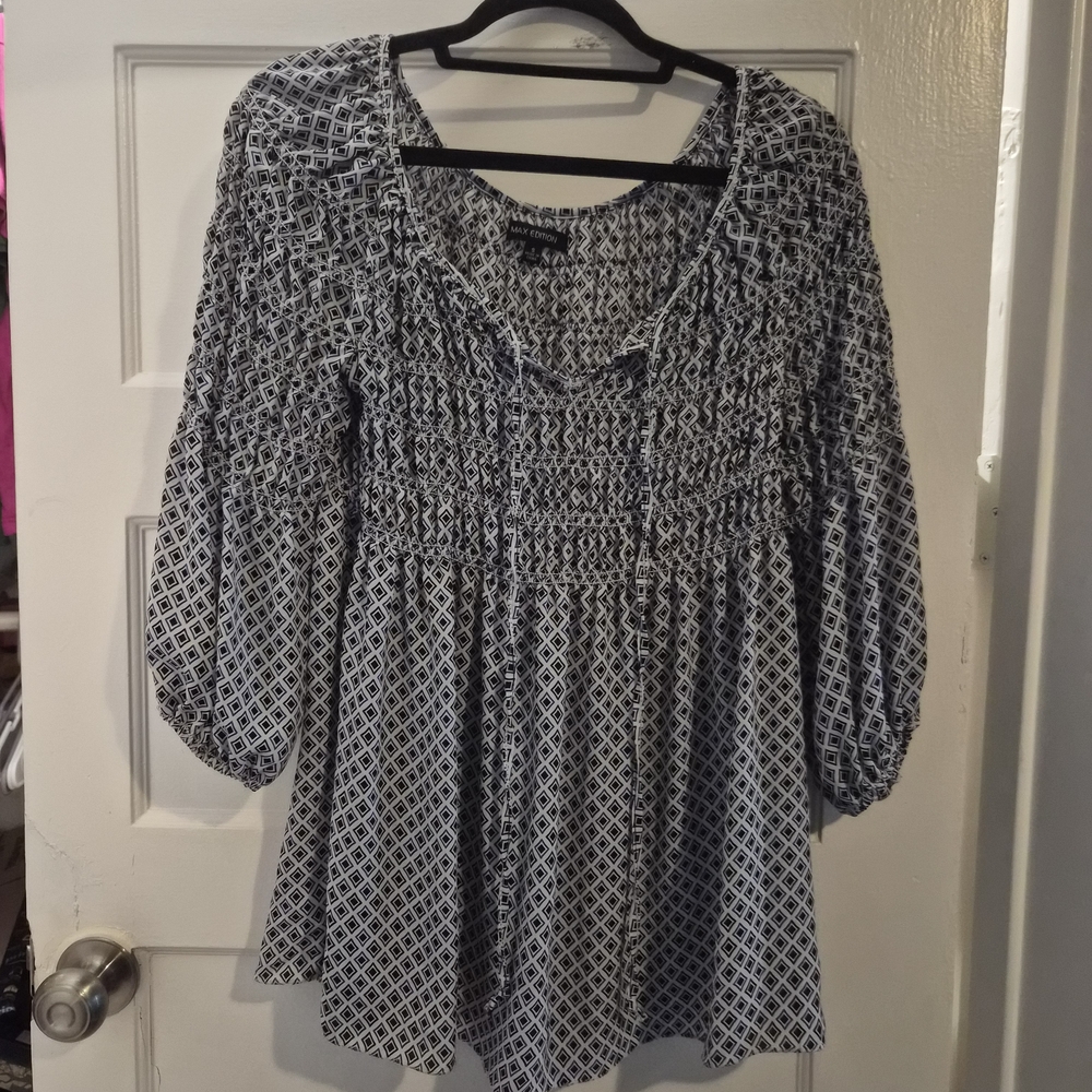 Max Edition Blue and White Geometric Blouse